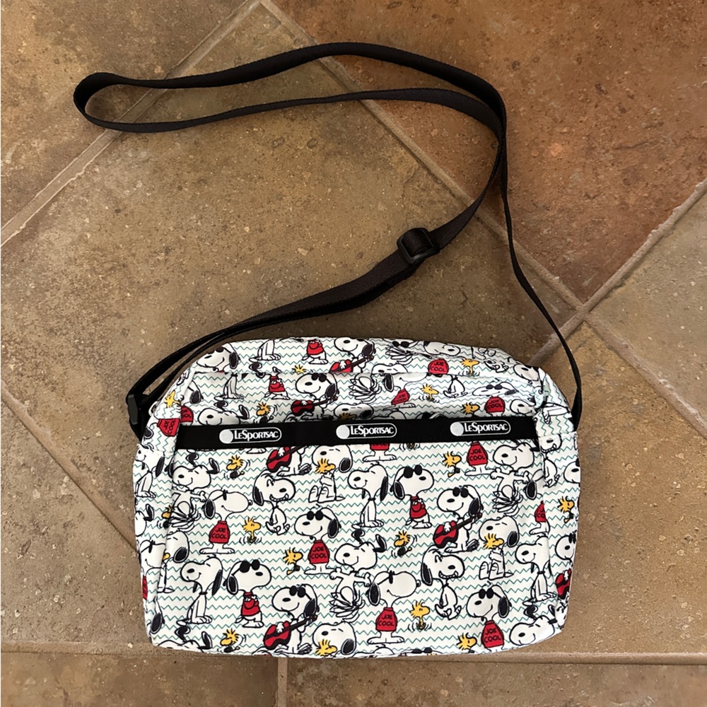 LeSportsac Classic Daniella Crossbody x Peanuts
